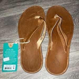 Women’s leather Olukai flip flops size 6